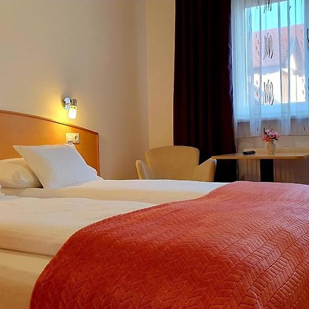 Hotel Éva Panzió à Sárvár Extérieur photo