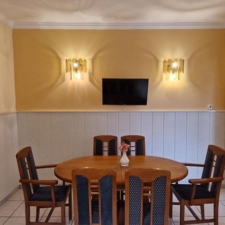 Hotel Éva Panzió à Sárvár Extérieur photo