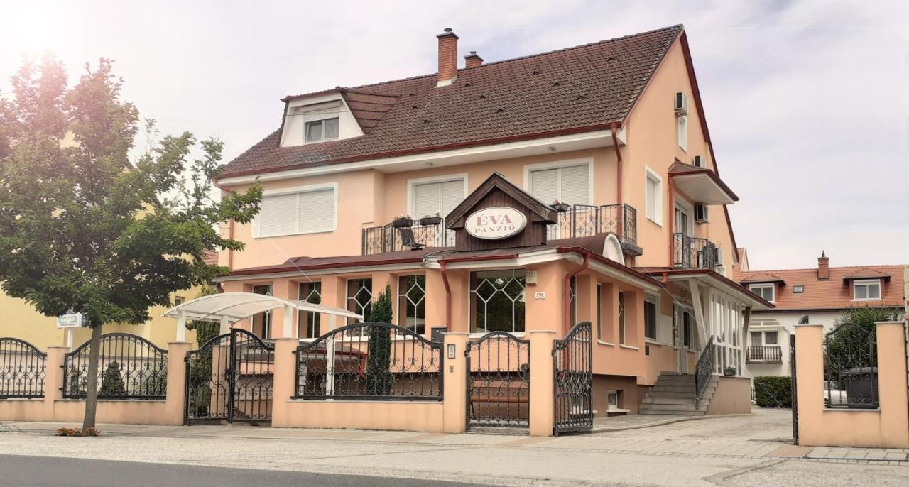 Hotel Éva Panzió à Sárvár Extérieur photo