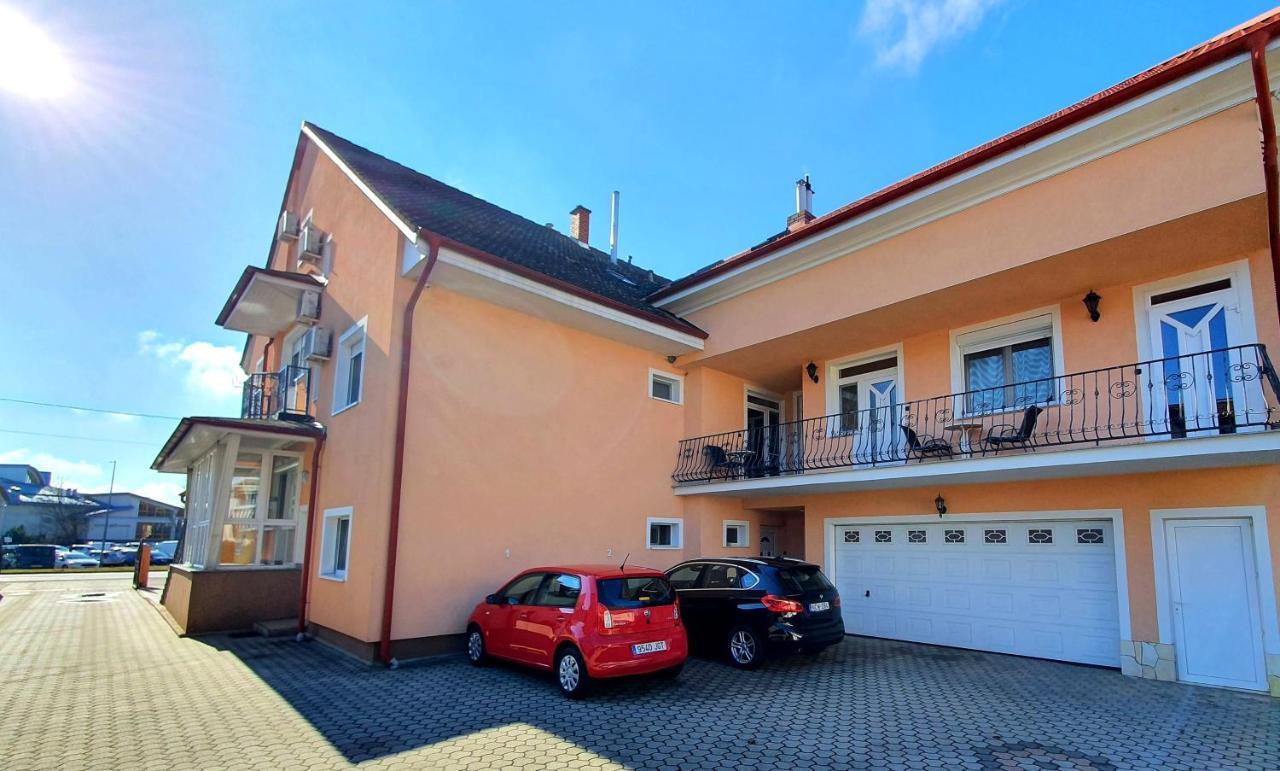 Hotel Éva Panzió à Sárvár Extérieur photo