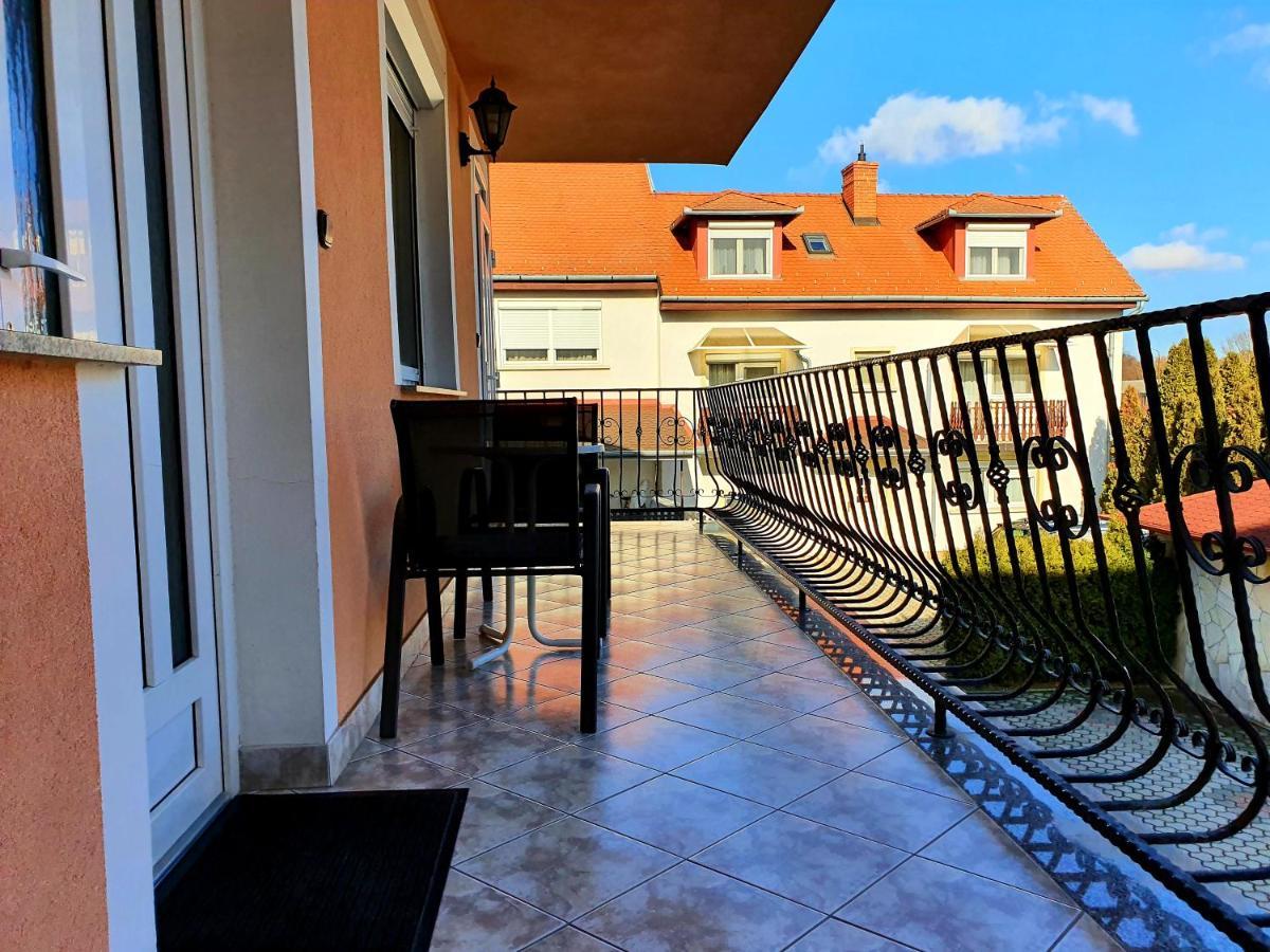 Hotel Éva Panzió à Sárvár Extérieur photo