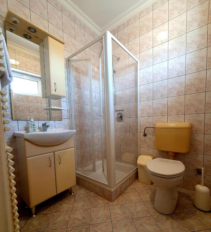 Hotel Éva Panzió à Sárvár Extérieur photo