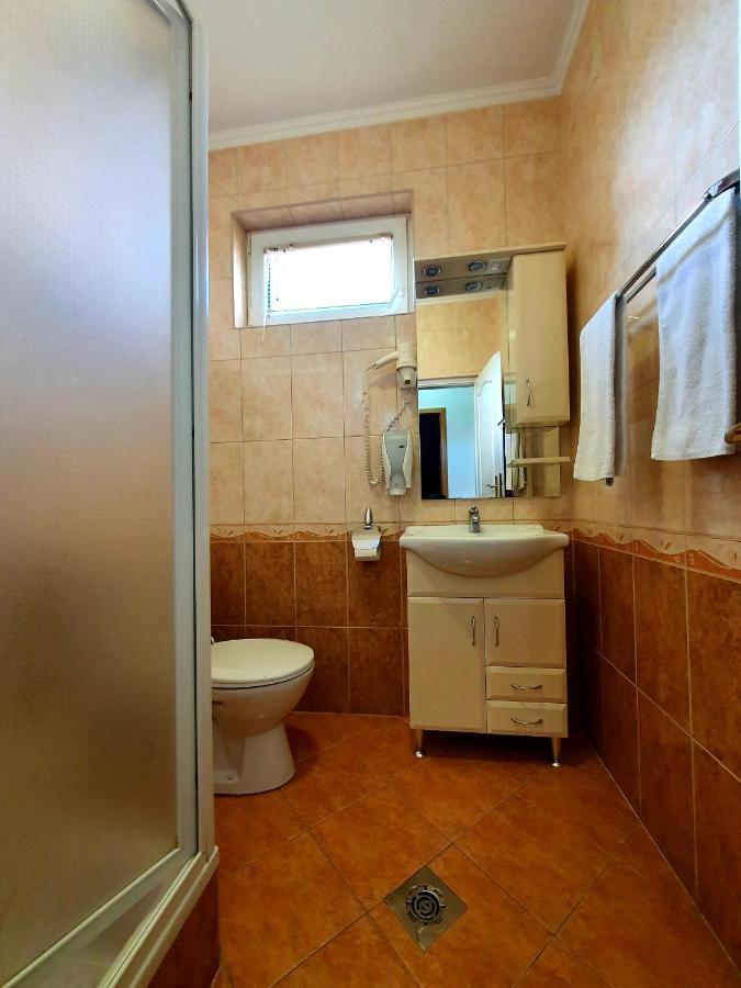 Hotel Éva Panzió à Sárvár Extérieur photo