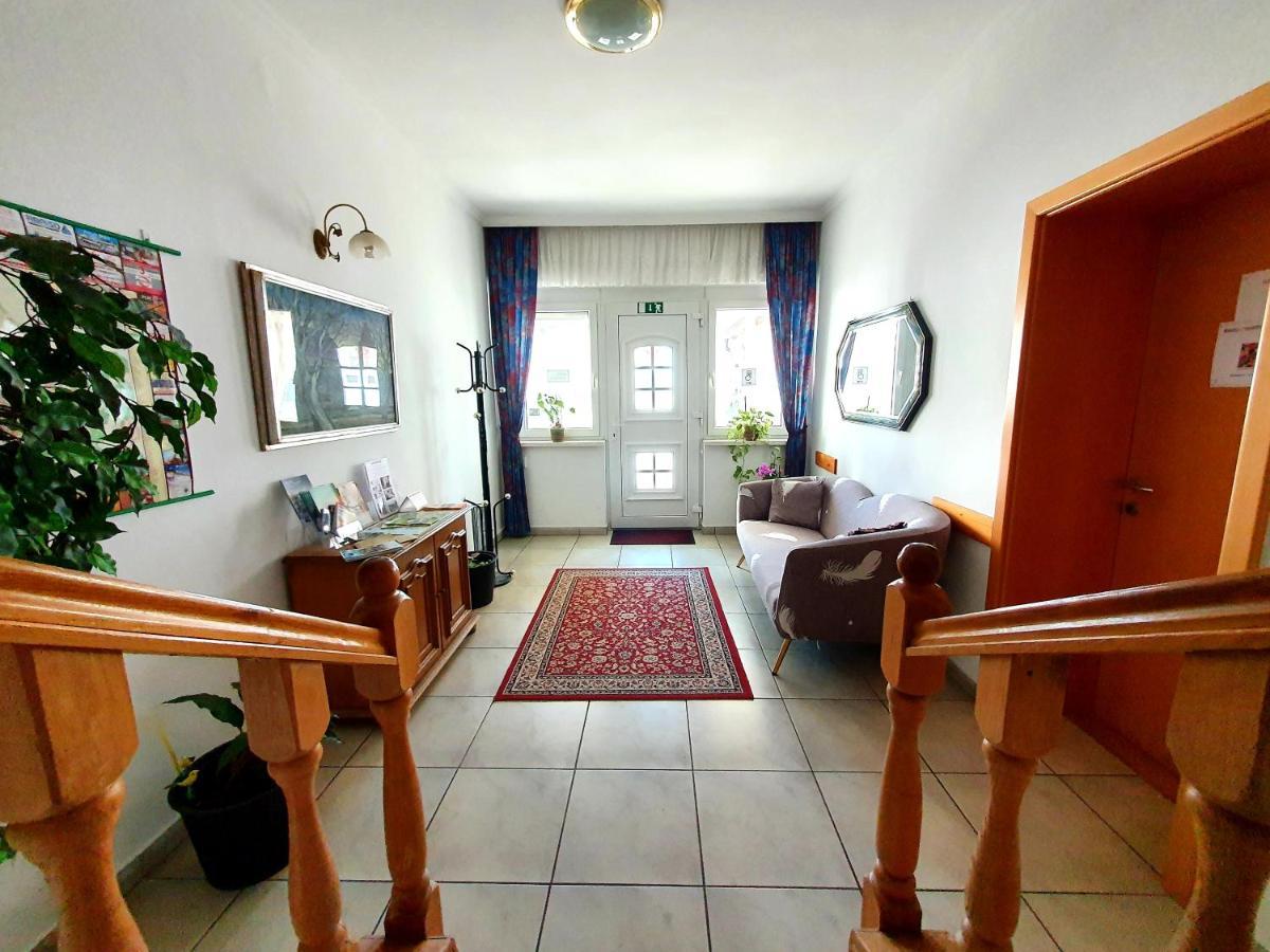 Hotel Éva Panzió à Sárvár Extérieur photo