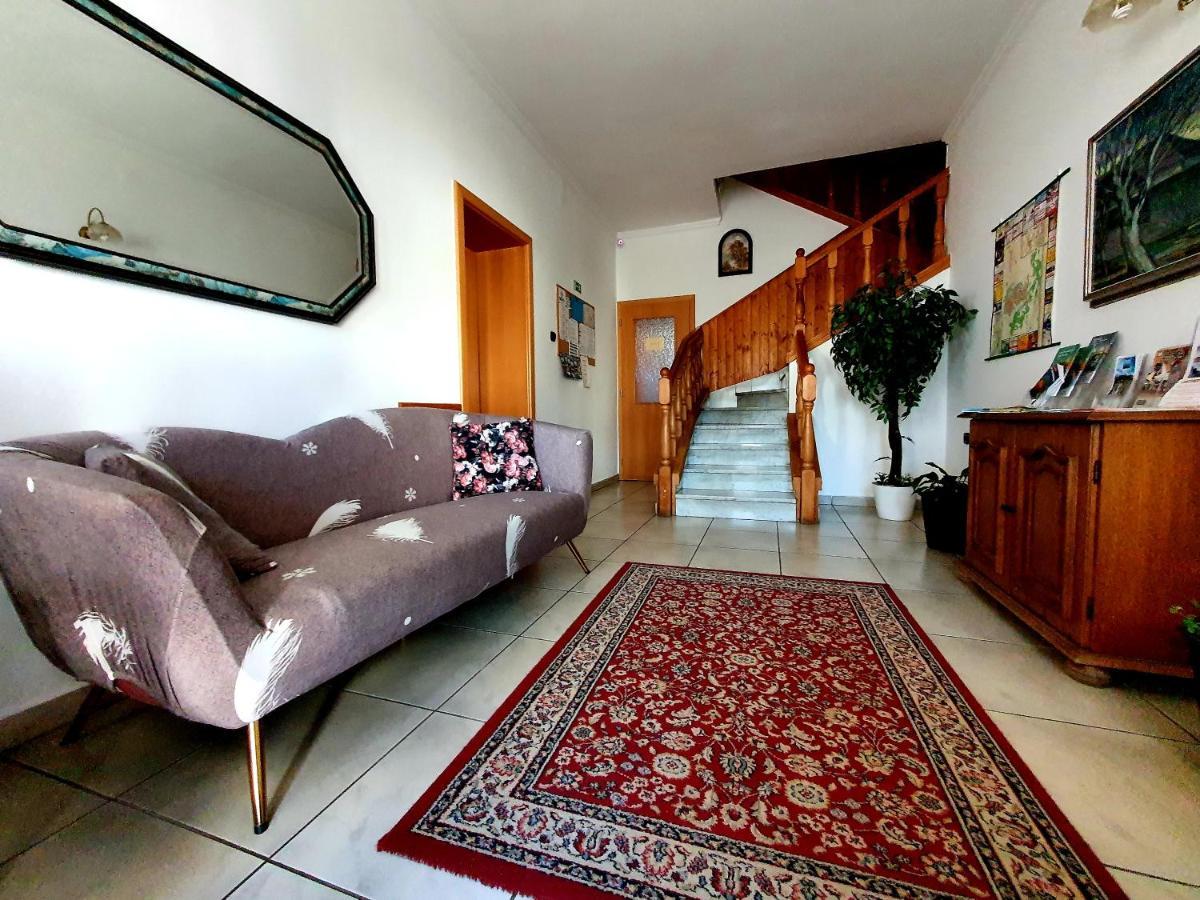 Hotel Éva Panzió à Sárvár Extérieur photo