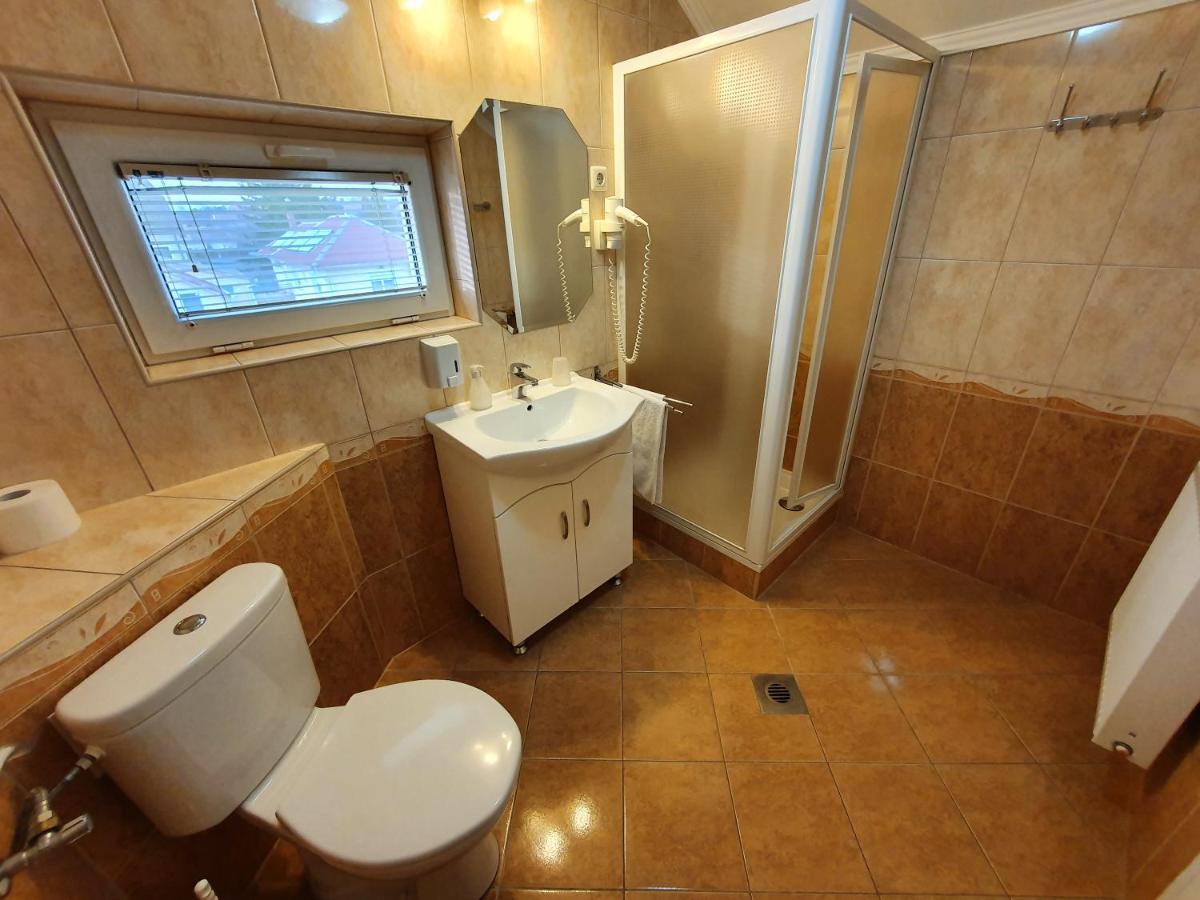 Hotel Éva Panzió à Sárvár Extérieur photo