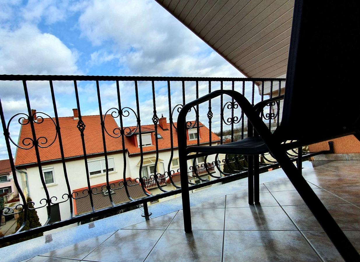 Hotel Éva Panzió à Sárvár Extérieur photo