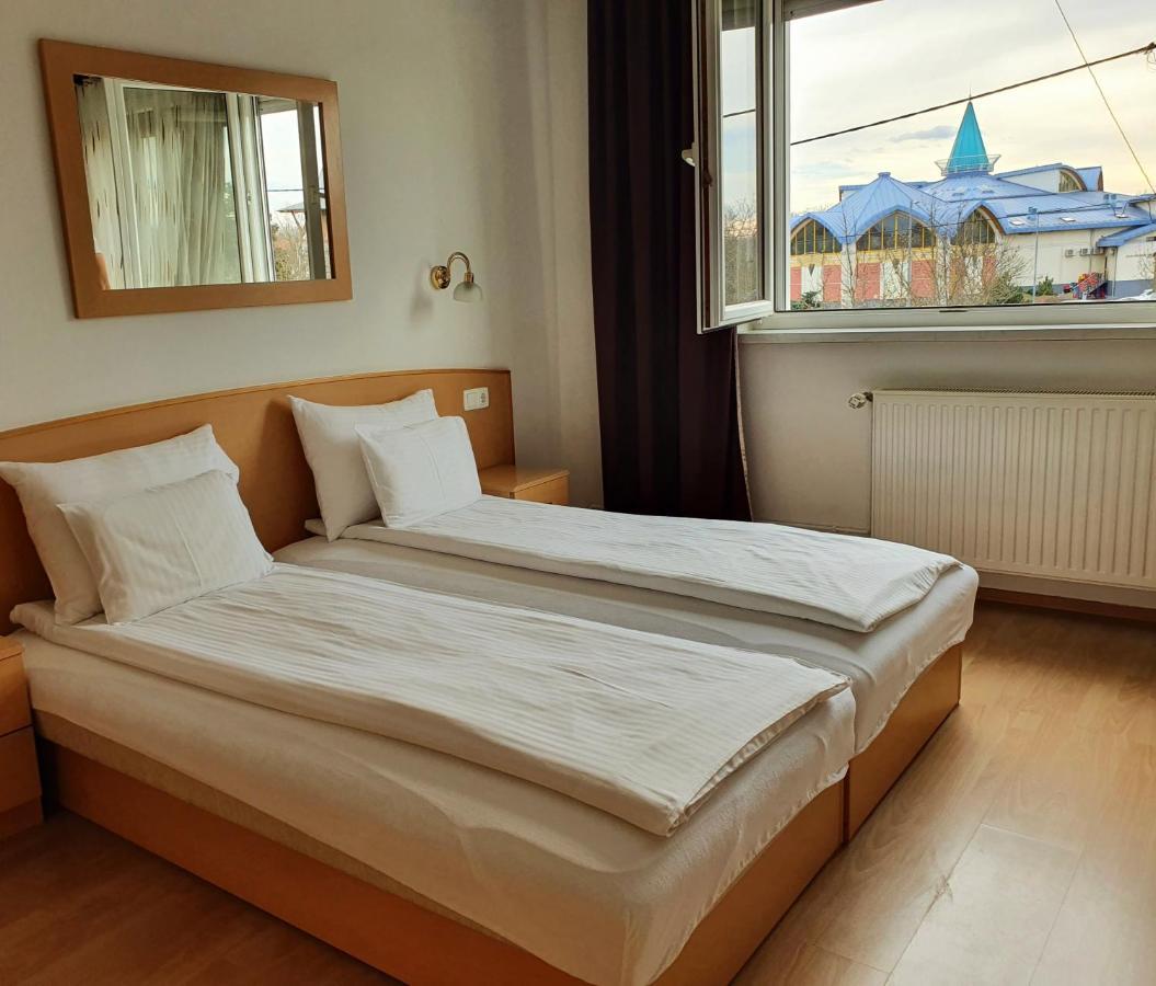 Hotel Éva Panzió à Sárvár Extérieur photo