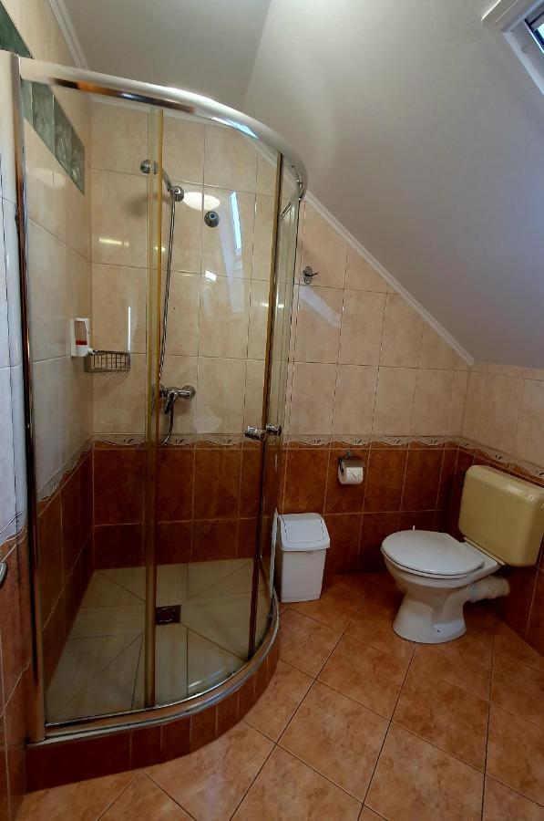Hotel Éva Panzió à Sárvár Extérieur photo