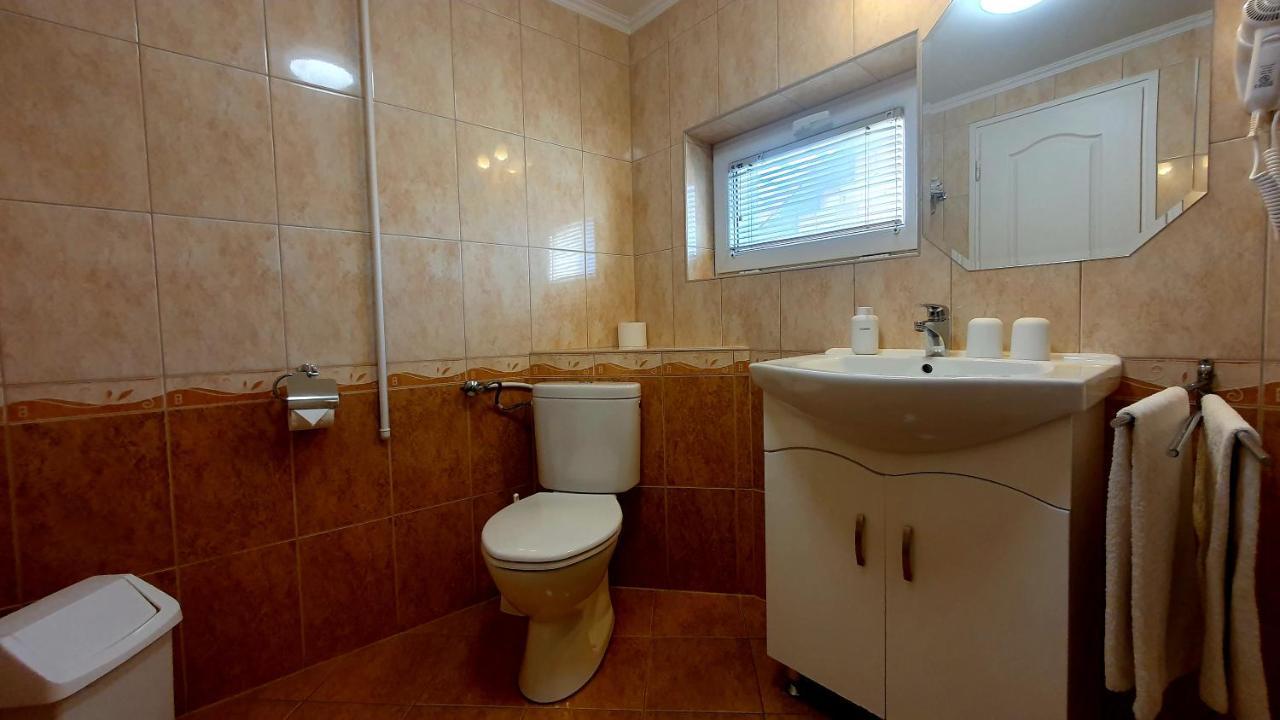 Hotel Éva Panzió à Sárvár Extérieur photo