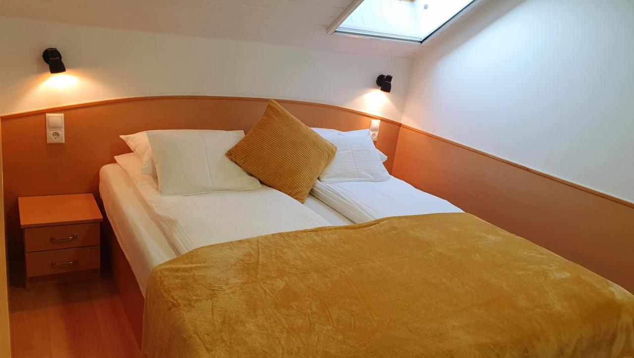 Hotel Éva Panzió à Sárvár Extérieur photo