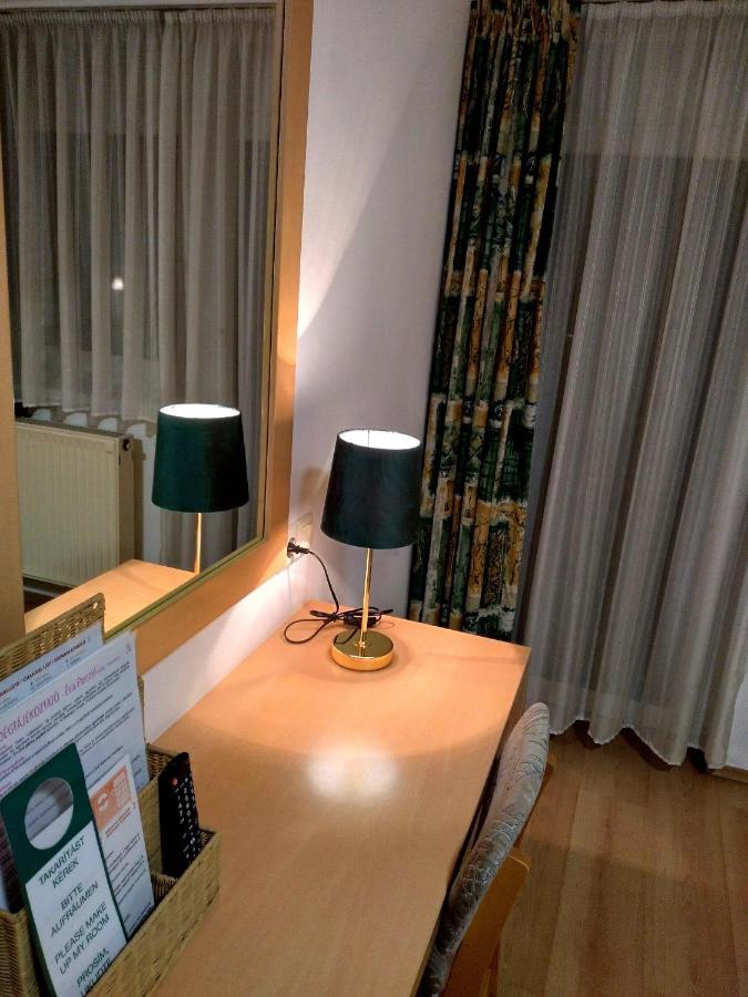 Hotel Éva Panzió à Sárvár Extérieur photo