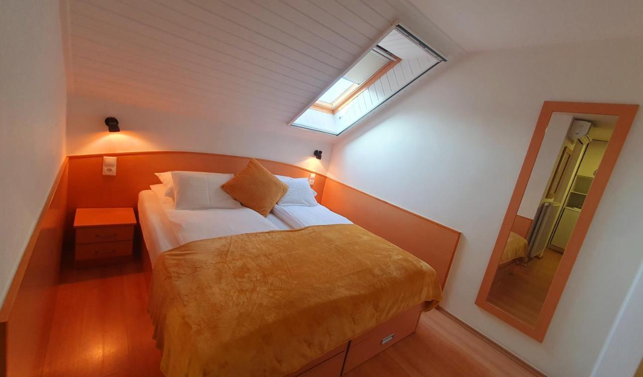 Hotel Éva Panzió à Sárvár Extérieur photo