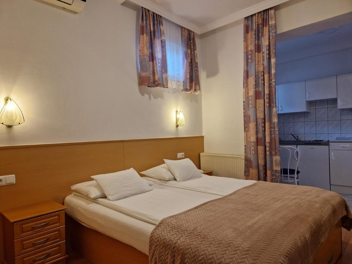 Hotel Éva Panzió à Sárvár Extérieur photo