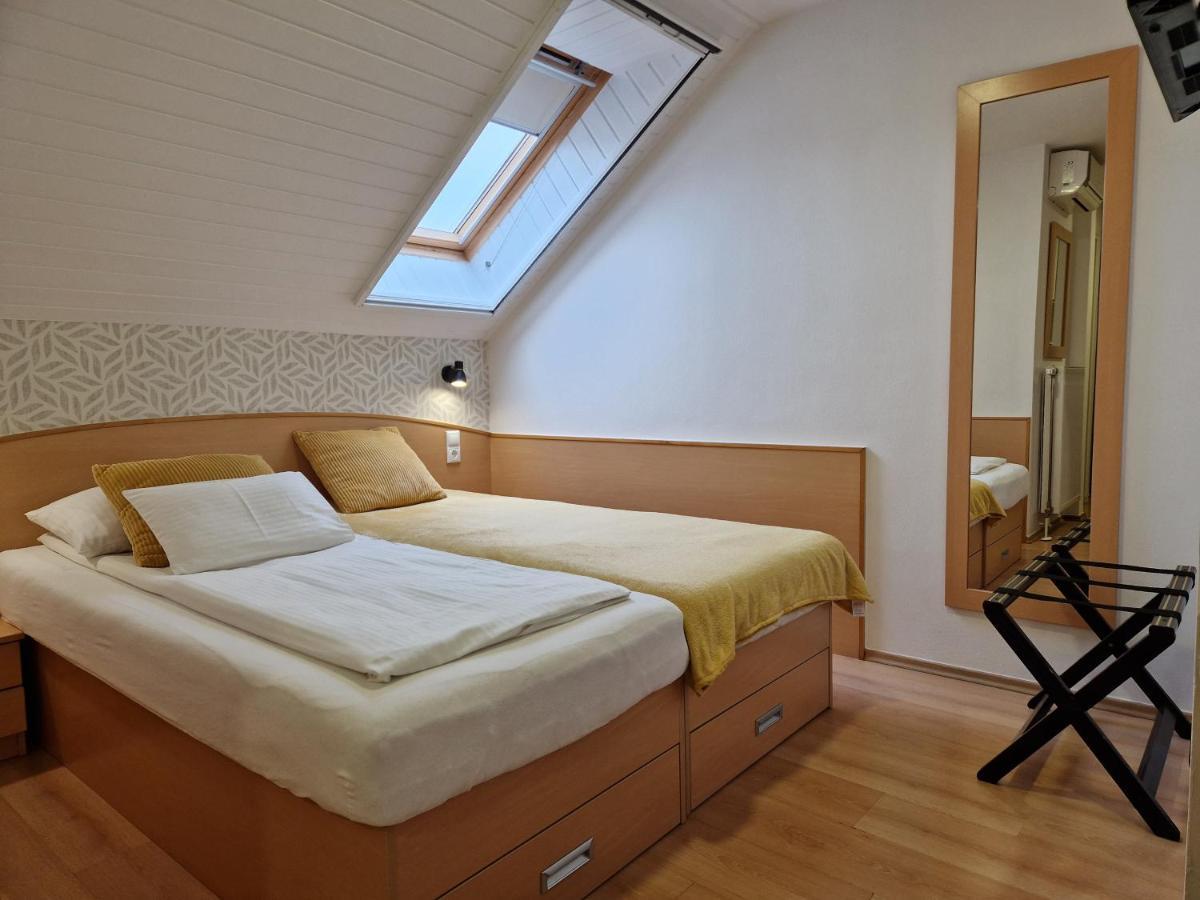 Hotel Éva Panzió à Sárvár Extérieur photo