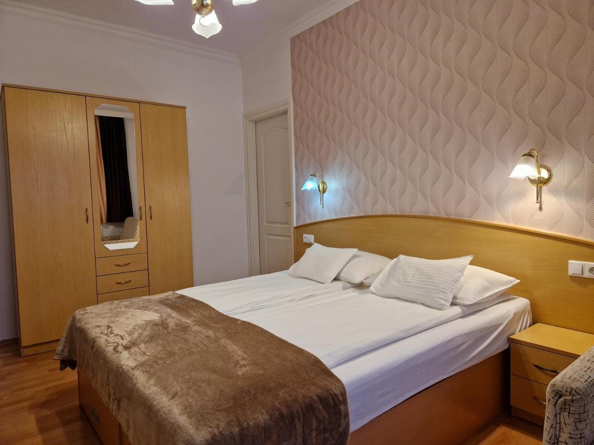 Hotel Éva Panzió à Sárvár Extérieur photo