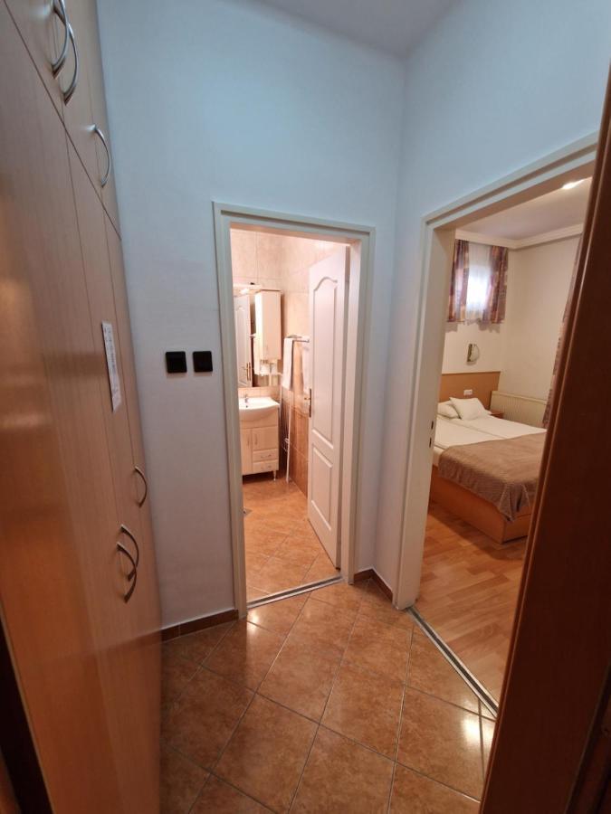 Hotel Éva Panzió à Sárvár Extérieur photo