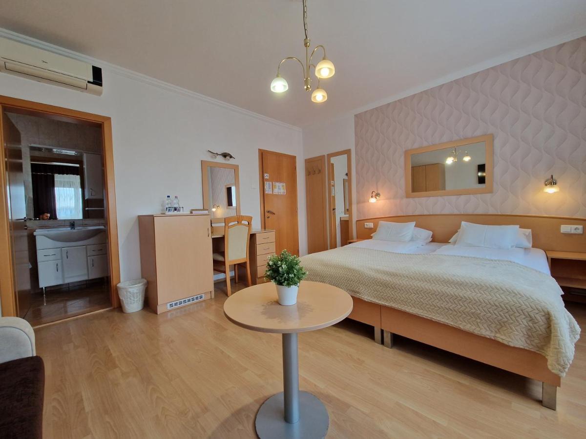 Hotel Éva Panzió à Sárvár Extérieur photo