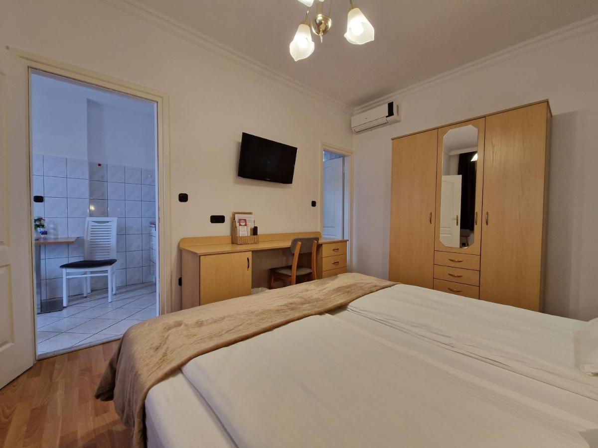 Hotel Éva Panzió à Sárvár Extérieur photo