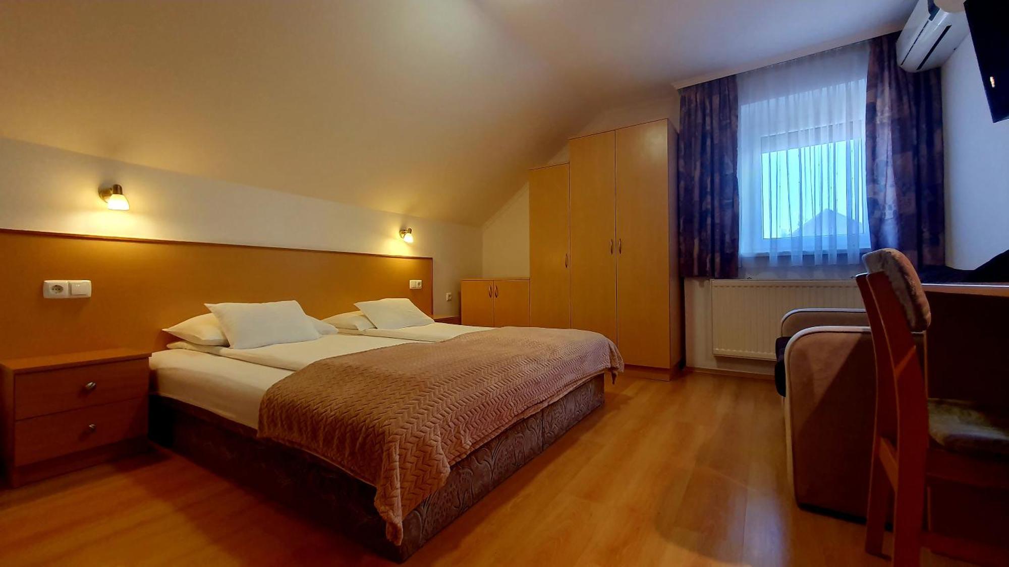 Hotel Éva Panzió à Sárvár Extérieur photo