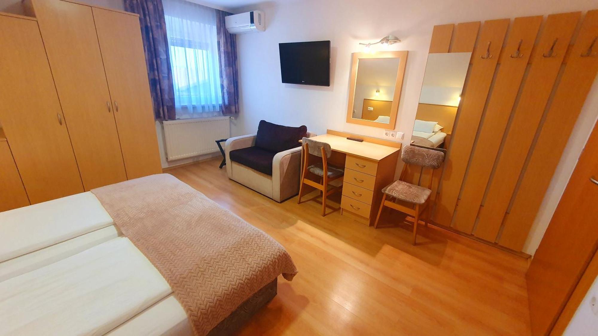 Hotel Éva Panzió à Sárvár Extérieur photo
