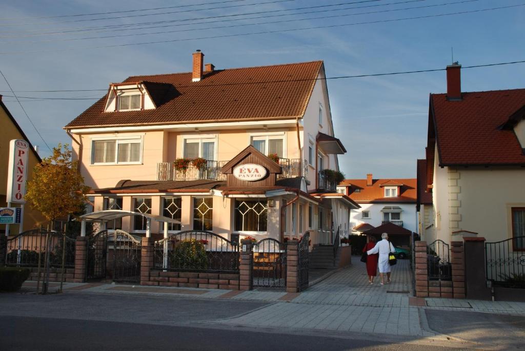 Hotel Éva Panzió à Sárvár Extérieur photo