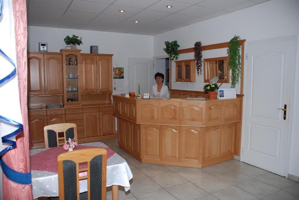 Hotel Éva Panzió à Sárvár Extérieur photo